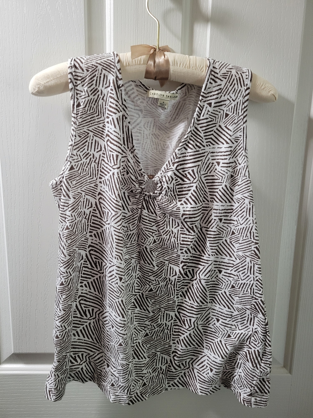 Carolyn Taylor White & Brown Abstract Print V-Neck Tank Size 7